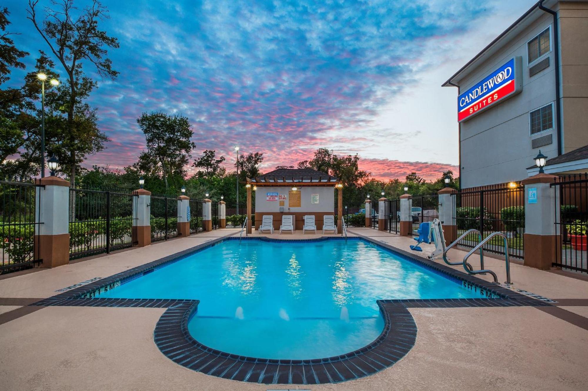 Candlewood Suites Lake Jackson By Ihg Exterior photo