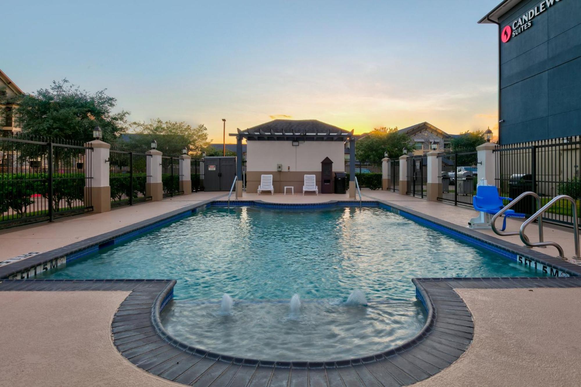 Candlewood Suites Lake Jackson By Ihg Exterior photo