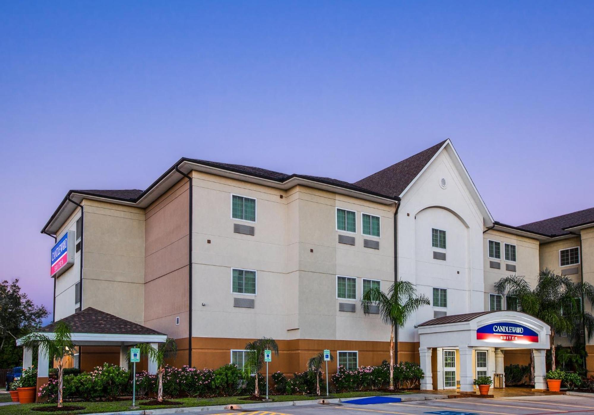 Candlewood Suites Lake Jackson By Ihg Exterior photo